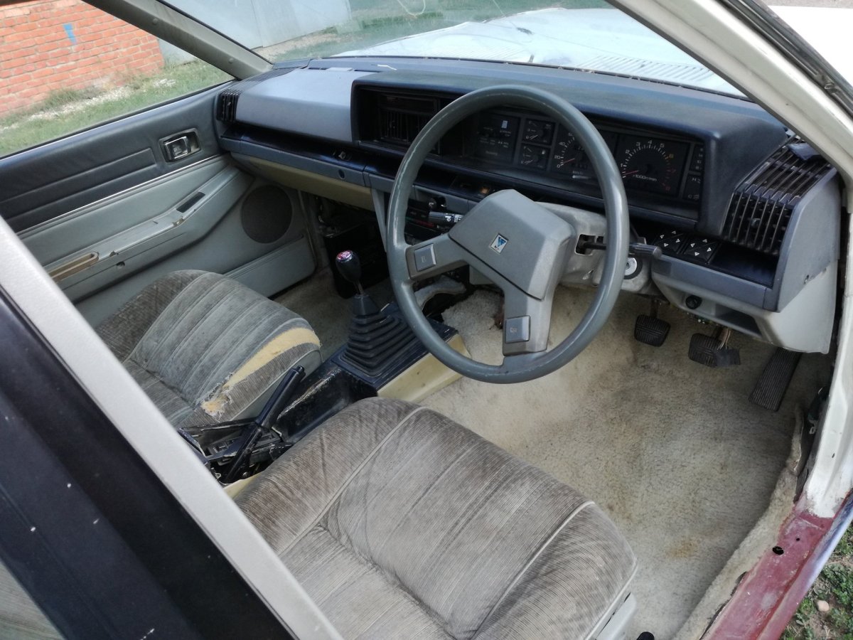 Салон Nissan Bluebird 910