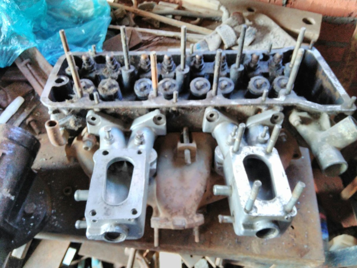 Впускной коллектор ВАЗ 2106 два карбюратора