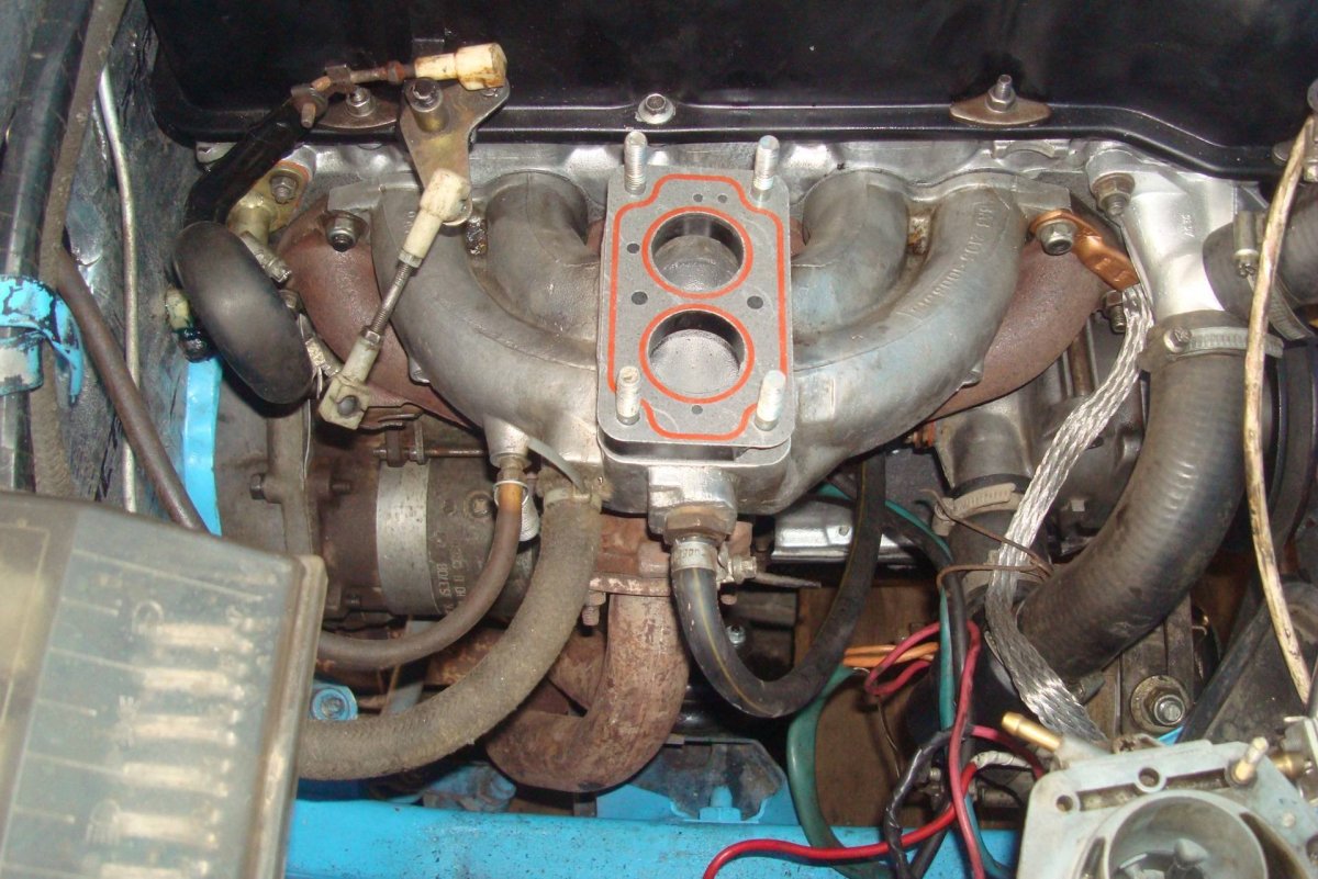 Шланг с коллектора на карбюратор ВАЗ 2105