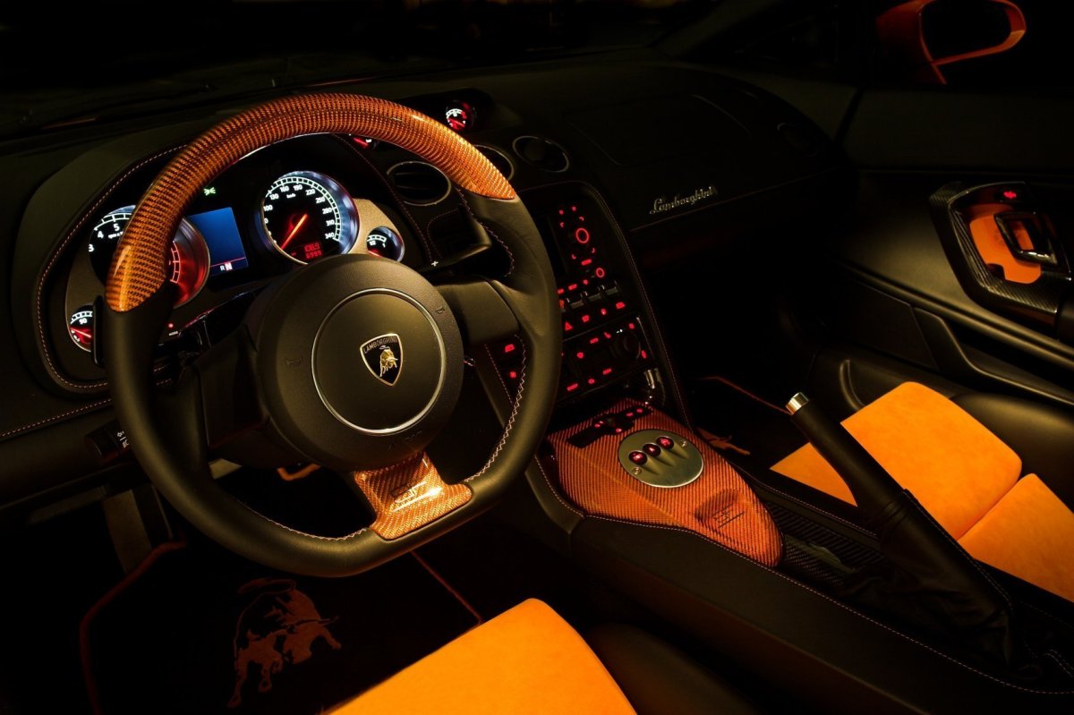 Ламборджини Галлардо салон ночью