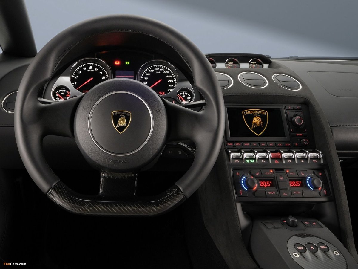 Ламборджини Галлардо 2013 салон