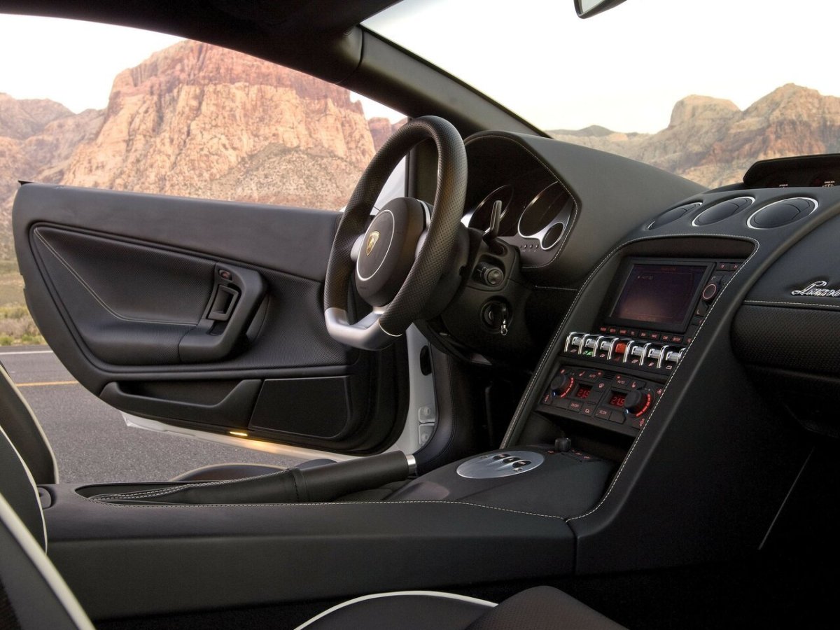 Ламборгини Галлардо ЛП 560-4 салон