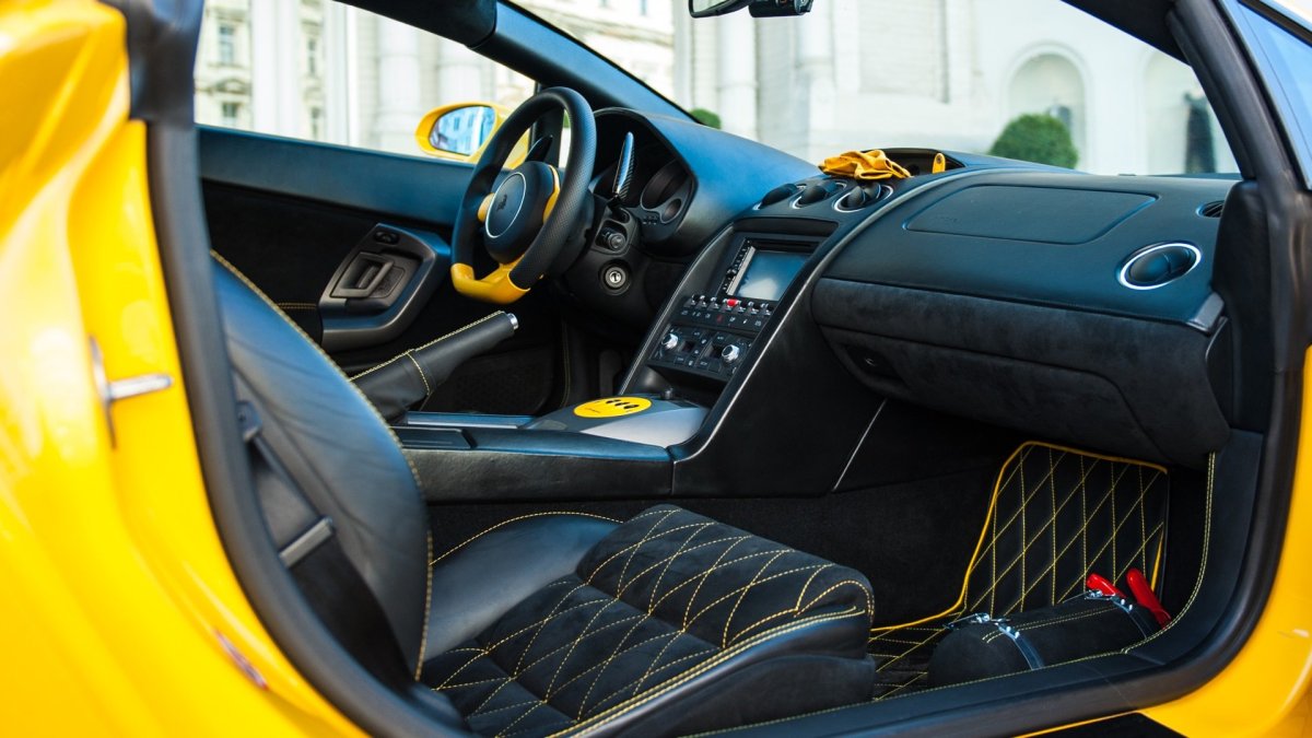 Lamborghini Gallardo интерьер