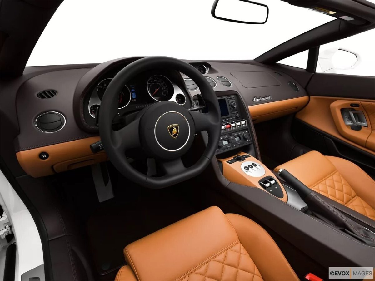 Lamborghini Gallardo 2012 салон