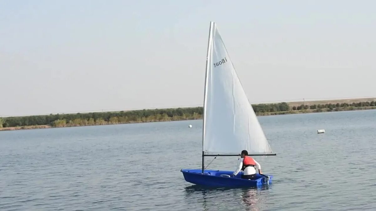 Маленькие парусные лодки