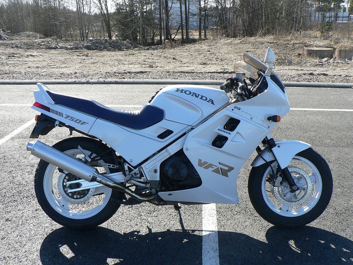 Хонда VFR 750
