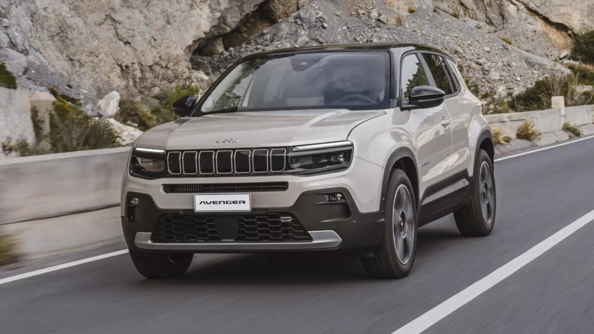 Jeep Avenger 2023 плавающий внедорожник
