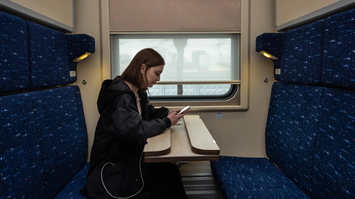 Фирменный Арктика поезд Москва Санкт-Петербург