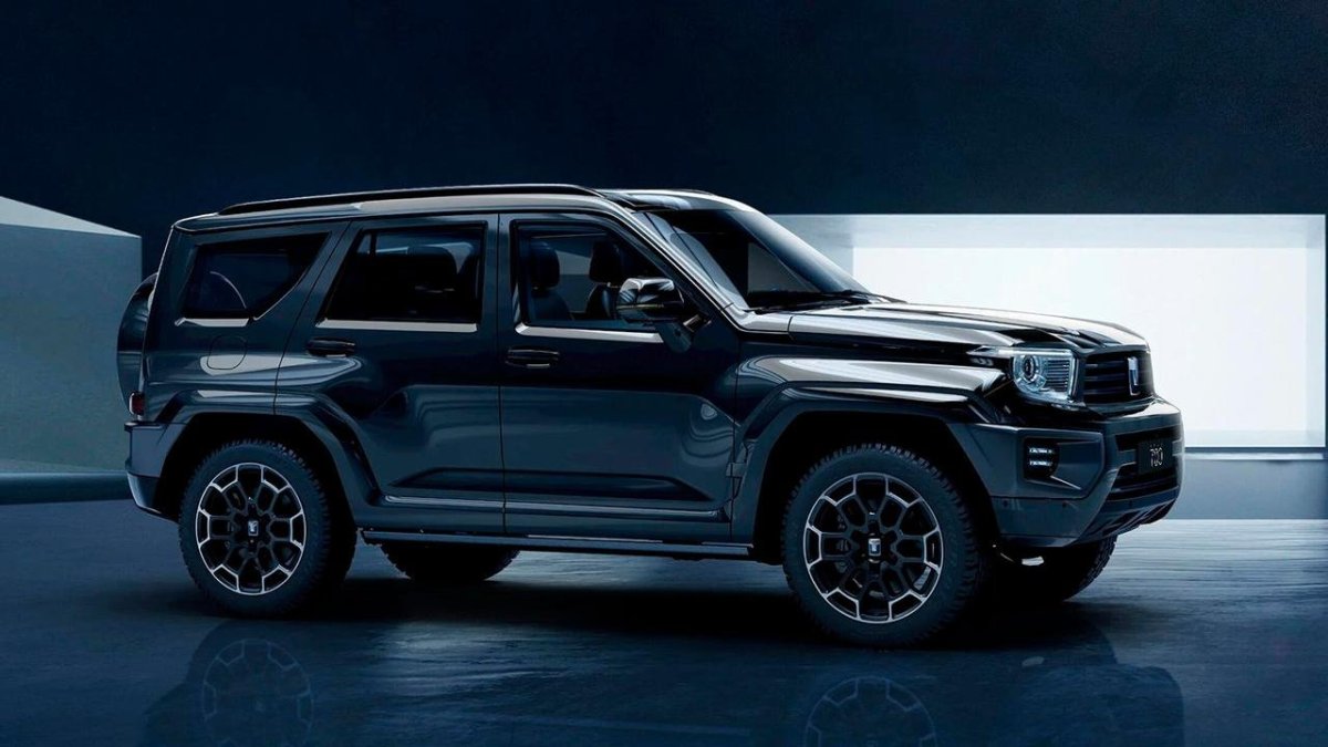 Машина Tank 700