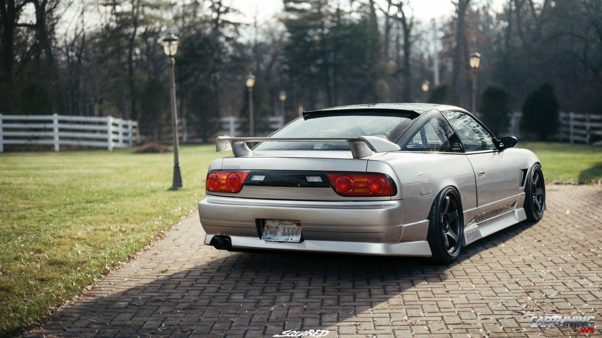Белый Nissan 240sx