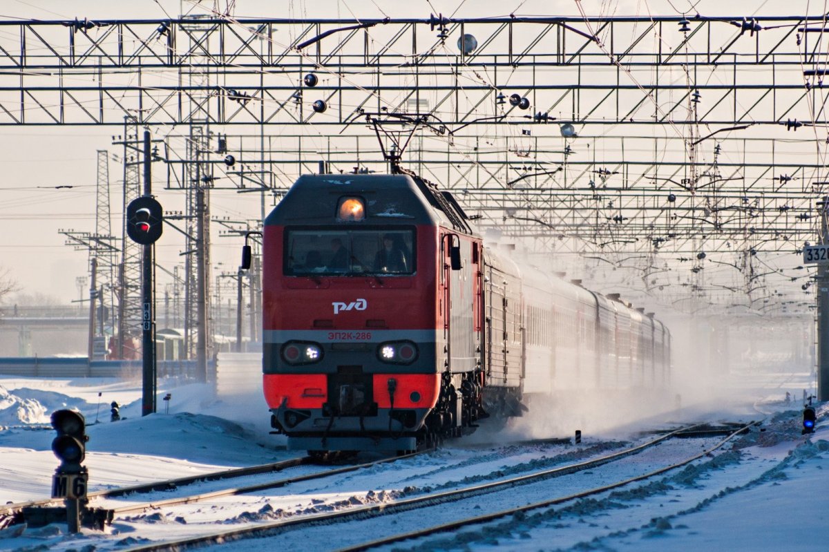 Эп2к с вагонами