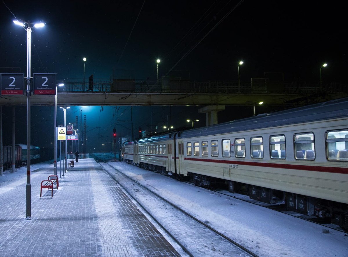 Зима поезда платформа