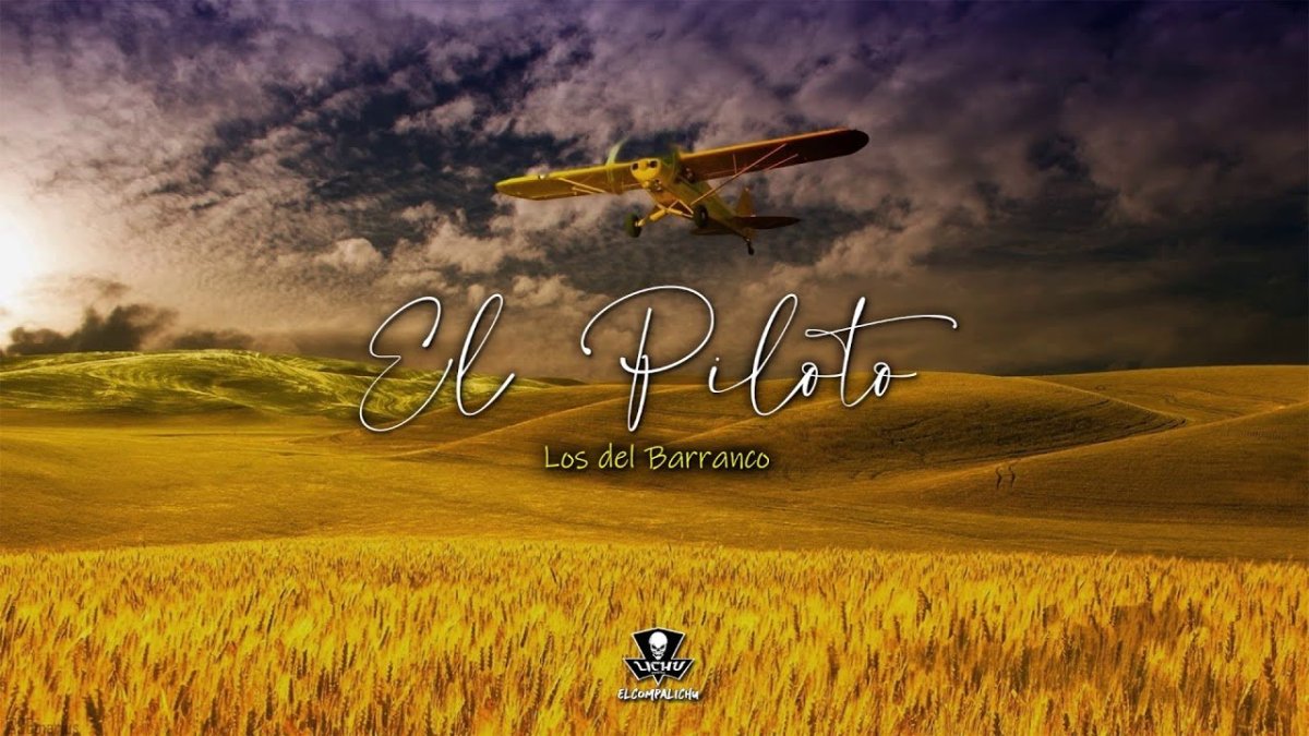 Самолёт на фоне природы