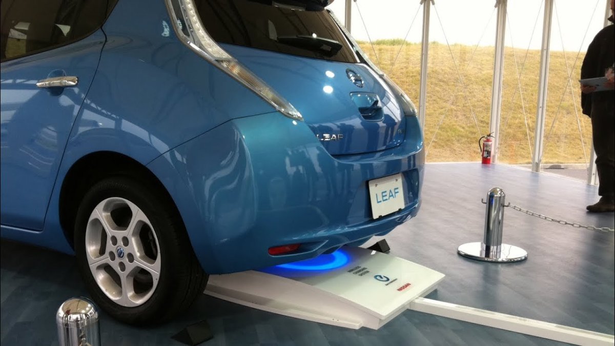 Nissan Leaf электромобиль