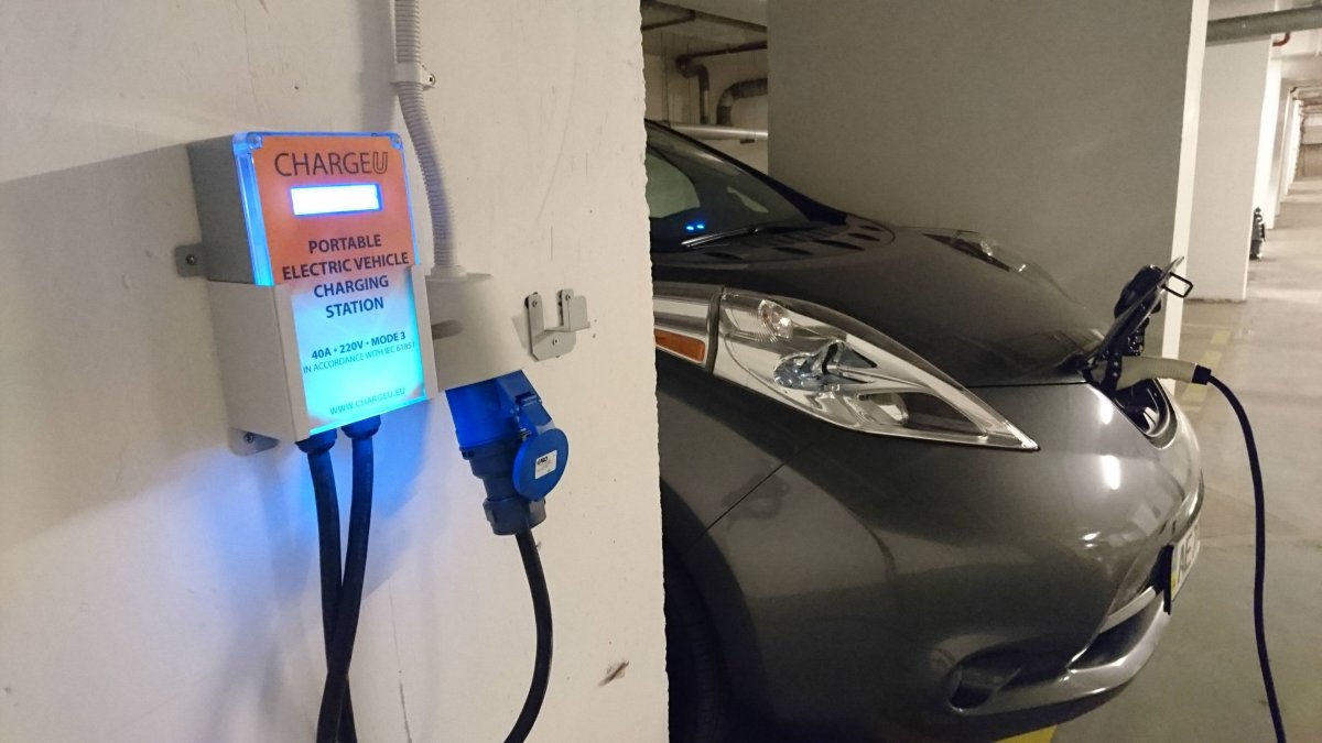 Nissan Leaf зарядка