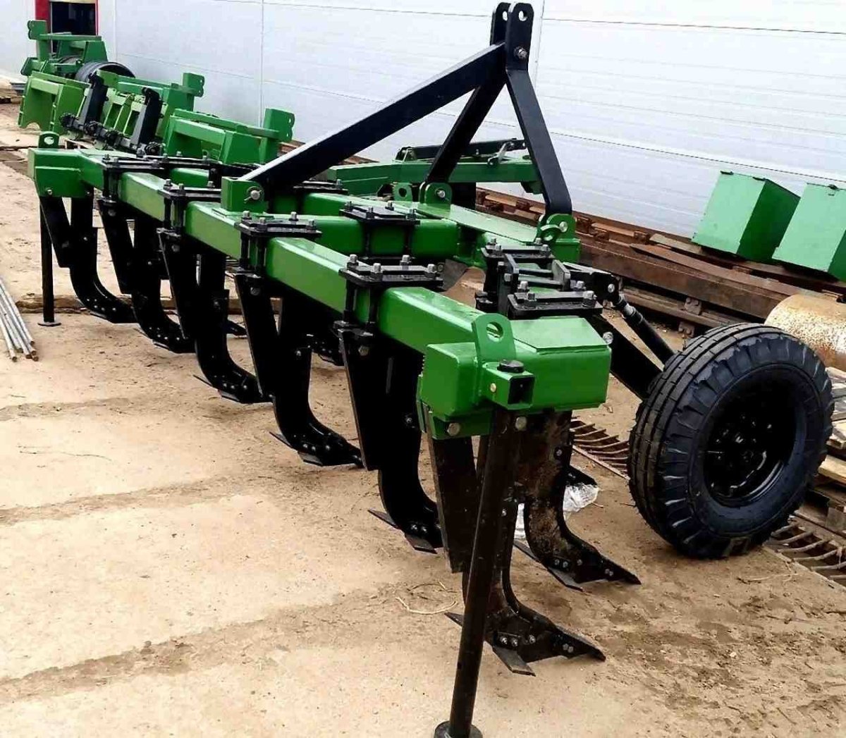 Чизельный плуг для МТЗ 82