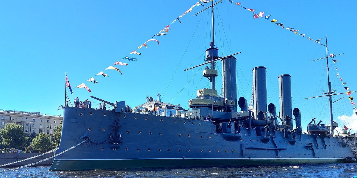 Зачем корабли ходят по Питеру