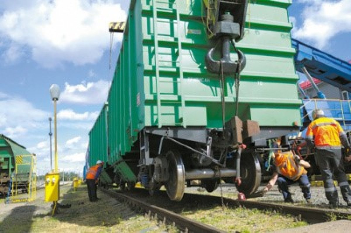 Шестиосный грузовой вагон