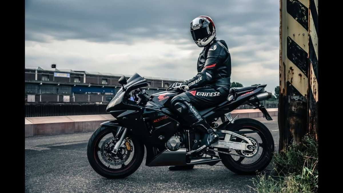 Хонда cbr1000rr с пилотом