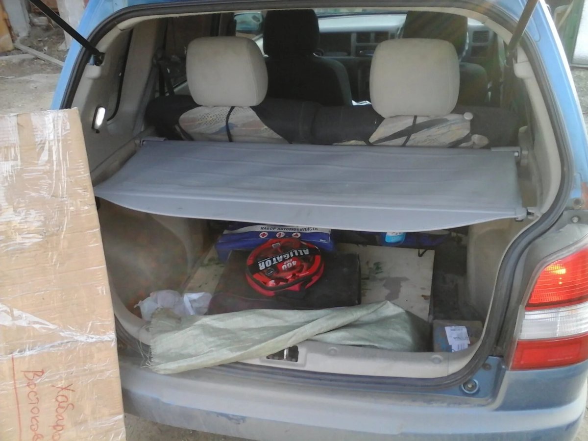 Мазда Демио dy3w полка багажника