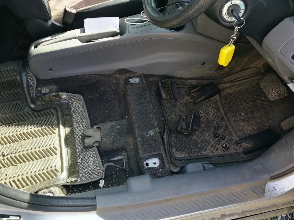 Снятия заднего сидения Мазда Демио 2003