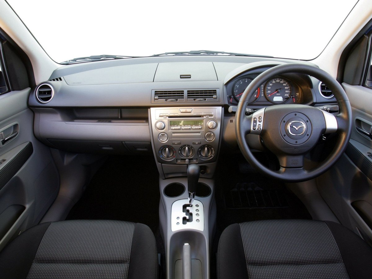 Мазда Демио 2005 салон