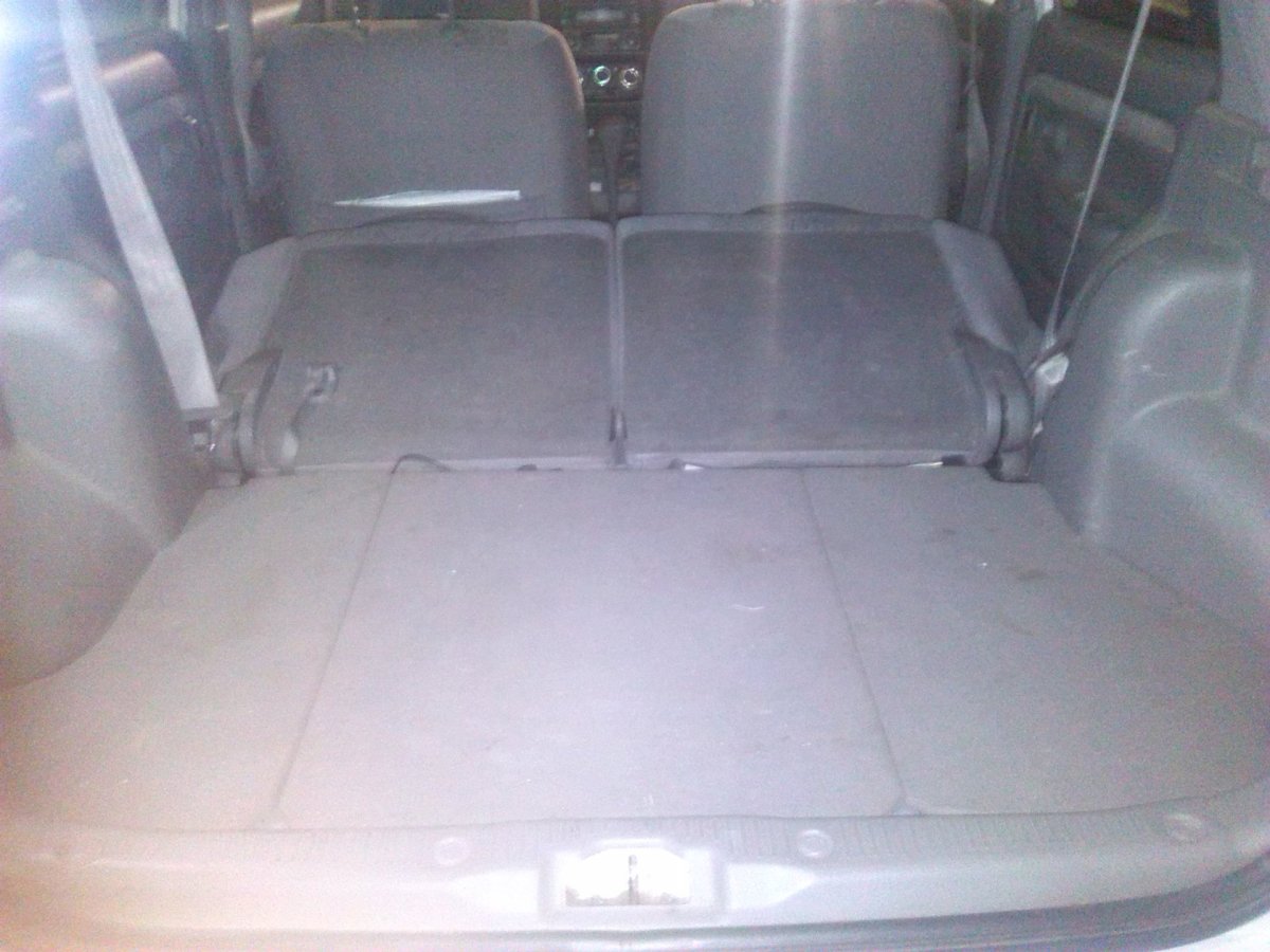 Mazda Demio 1999 багажник