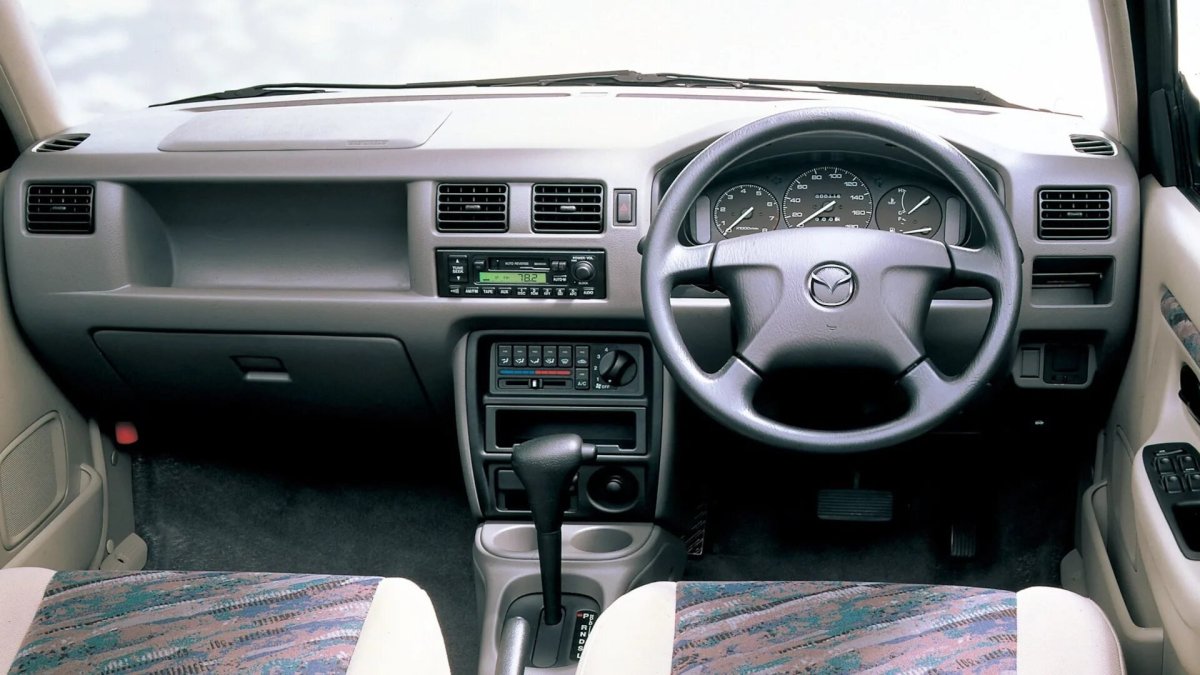 Mazda Demio 1 поколение