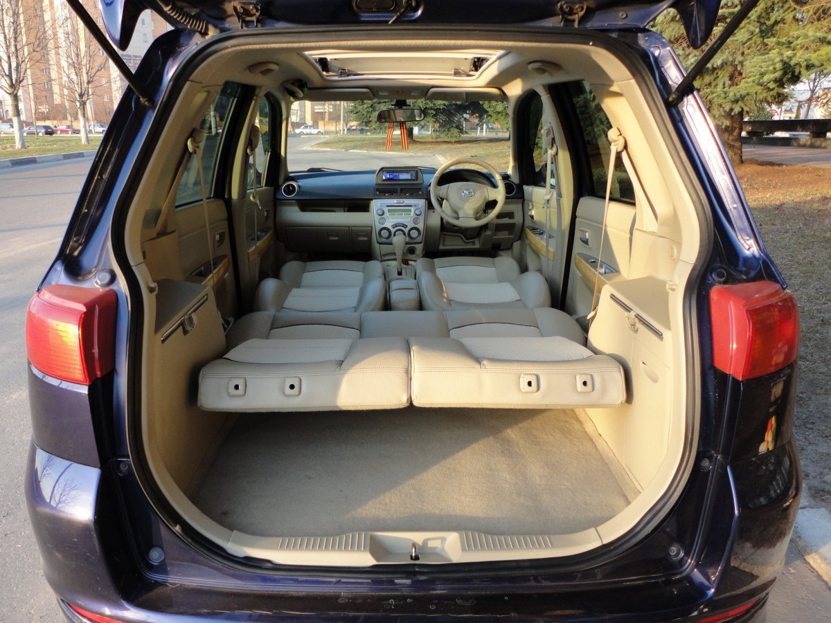 Мазда трибьют 2001 раскладывается ли задние сидения