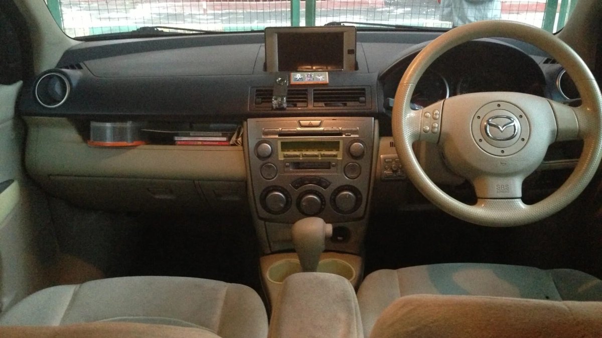 Мазда Демио 2 салон