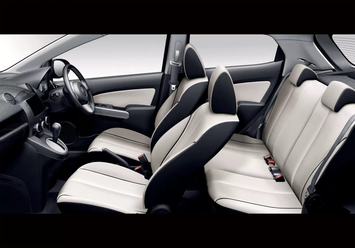 Mazda Demio 2018 салон
