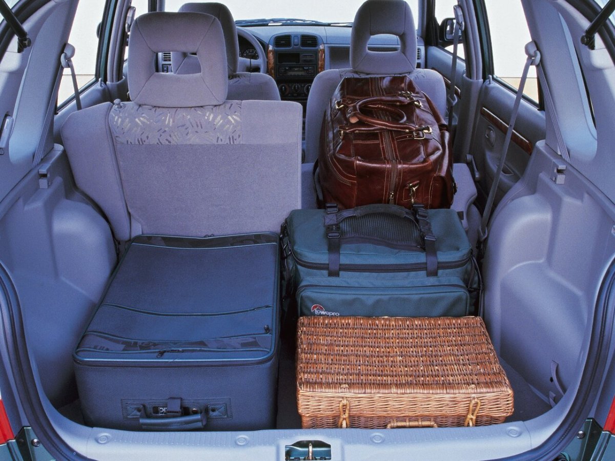 Mazda Demio, 1997 багажник