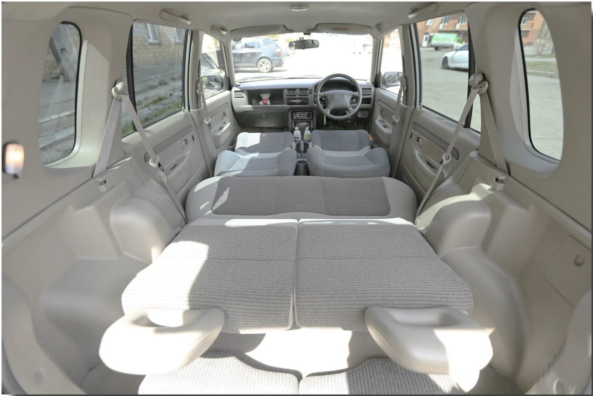 Мазда МПВ 2 салон