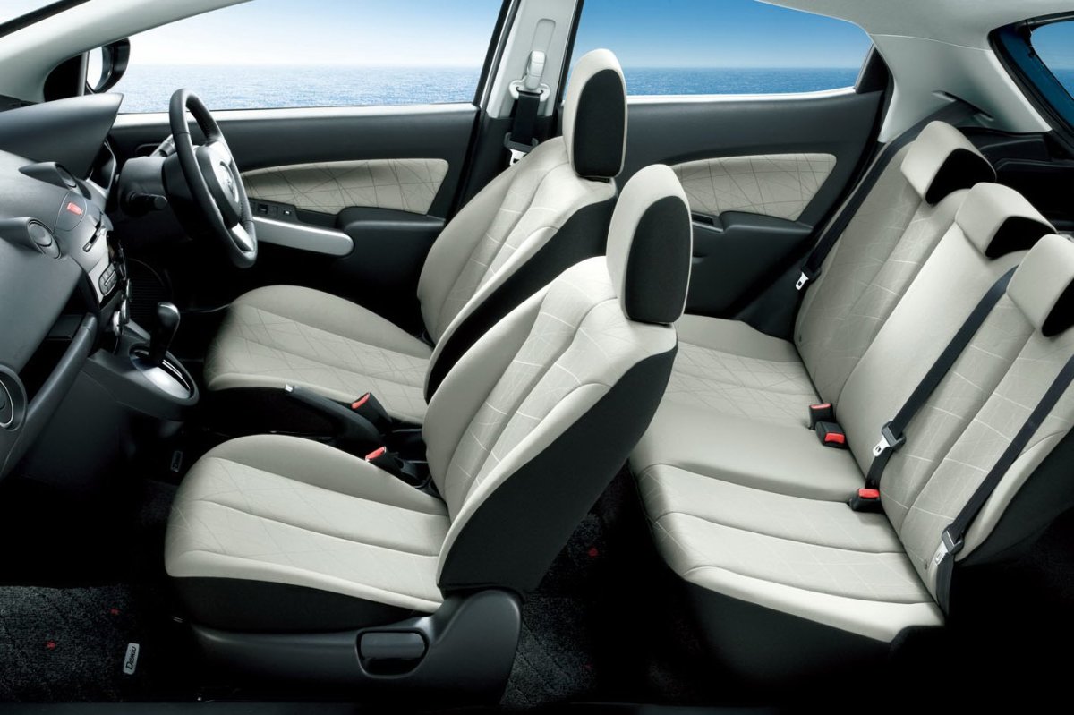 Mazda Demio 2016 салон