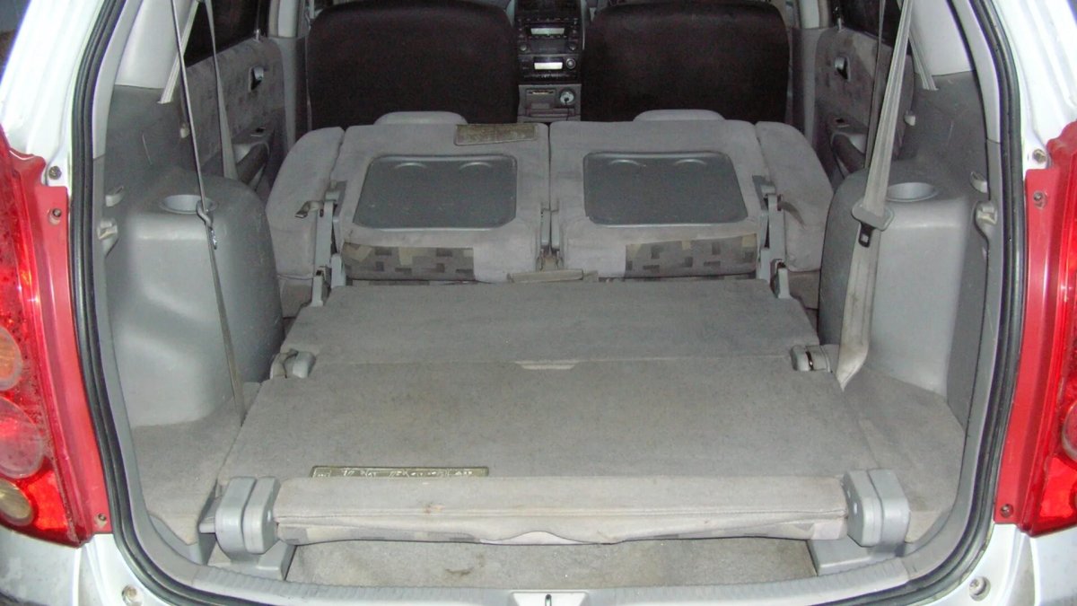 Mazda Premacy 2000 багажник