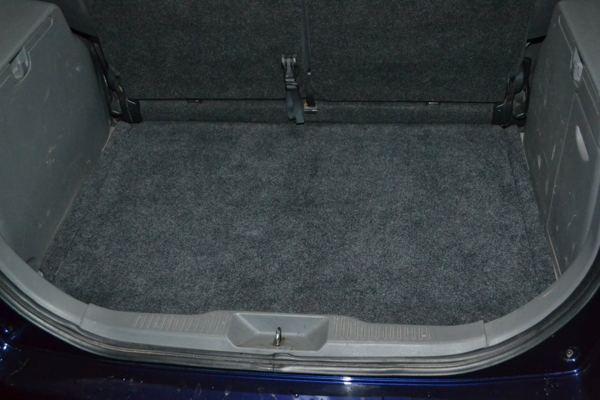 Багажник раскладывается Мазда 3 BK седан