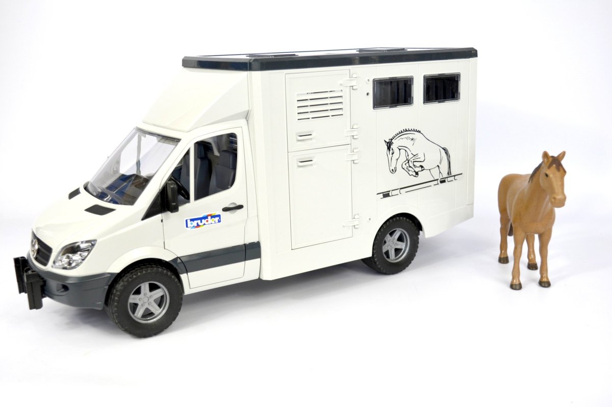 Bruder коневозка