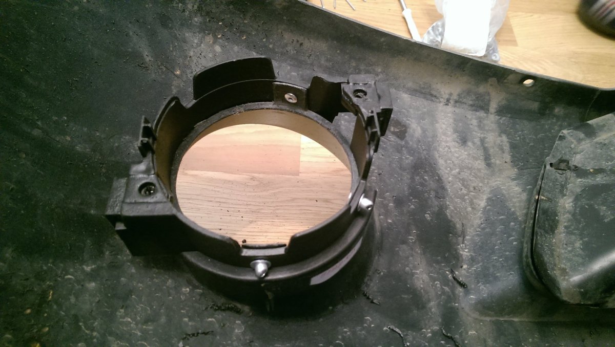 Крепления противотуманок Рено Логан 1