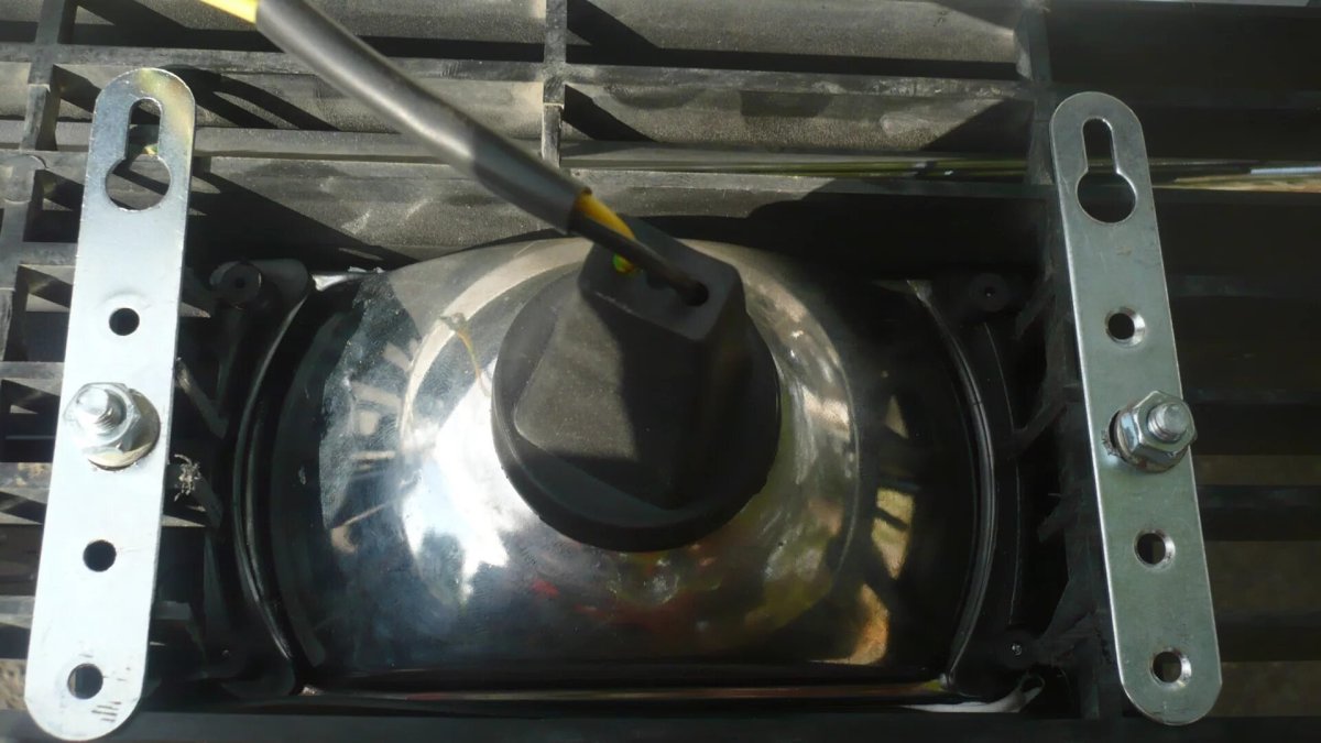 Крепление противотуманок ВАЗ 2110