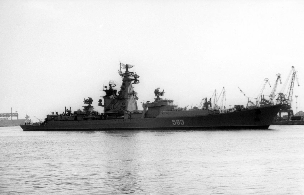 Ракетный крейсер вице Адмирал Дрозд