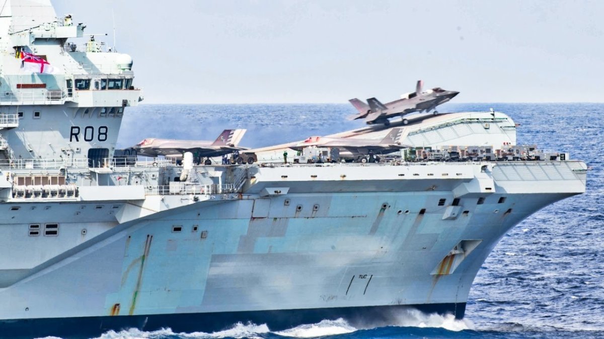 HMS Queen Elizabeth r08