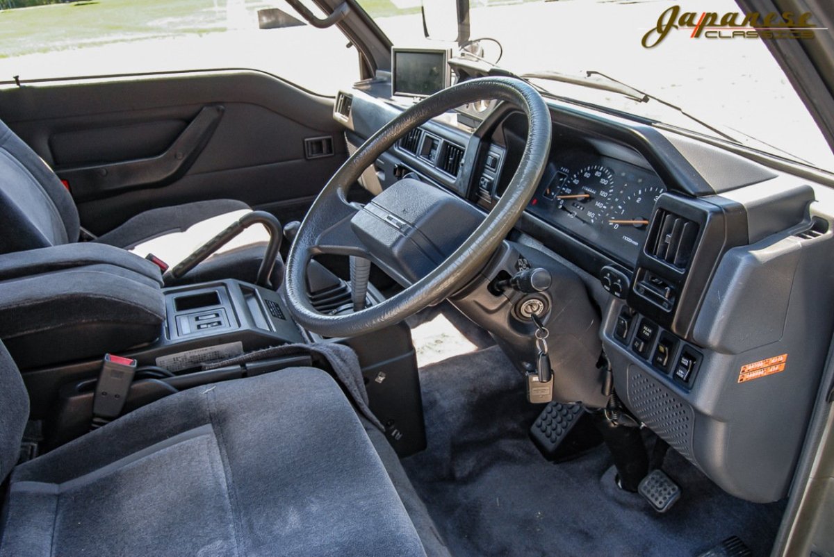 Mitsubishi l300 салон