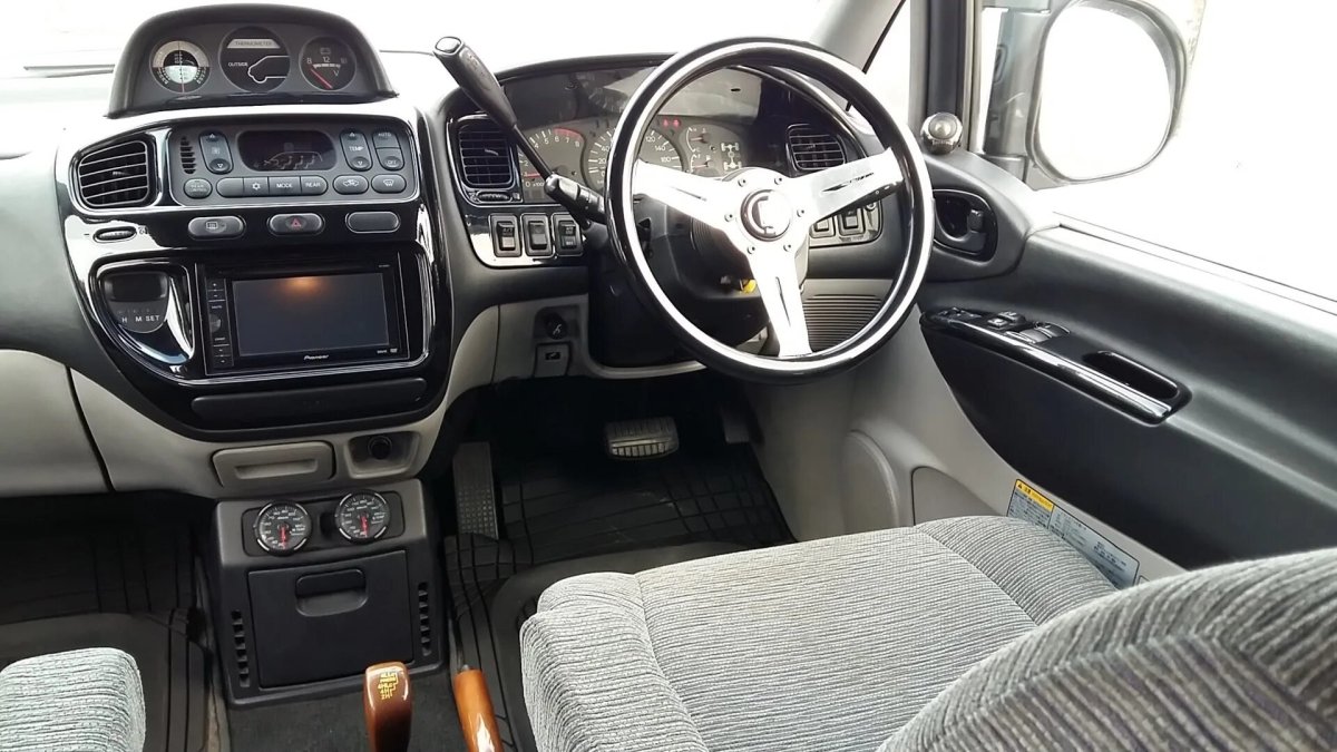 Делика 2002 салон