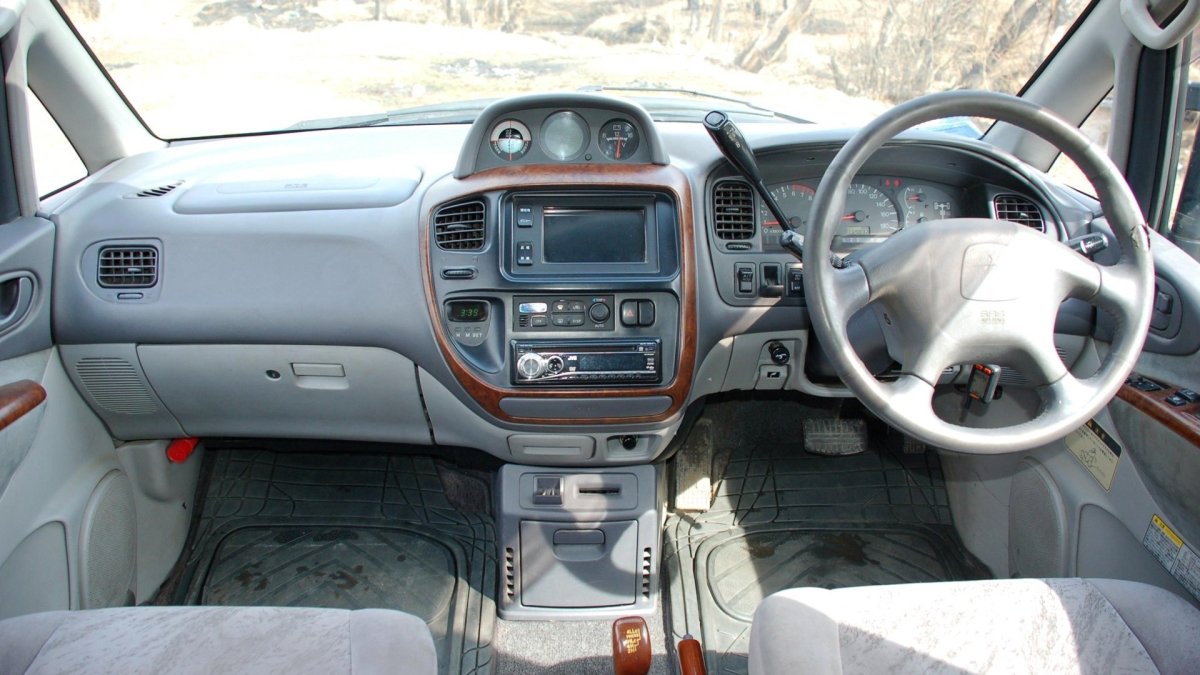 Mitsubishi Delica 2005 салон