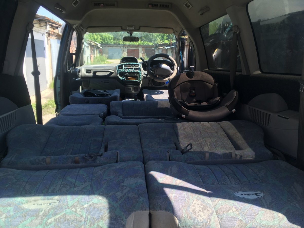 Митсубиси Делика салон