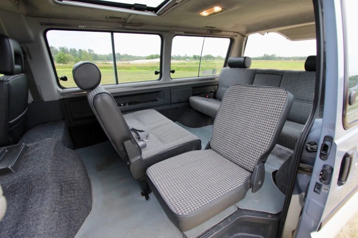 Mitsubishi Delica d4 салон