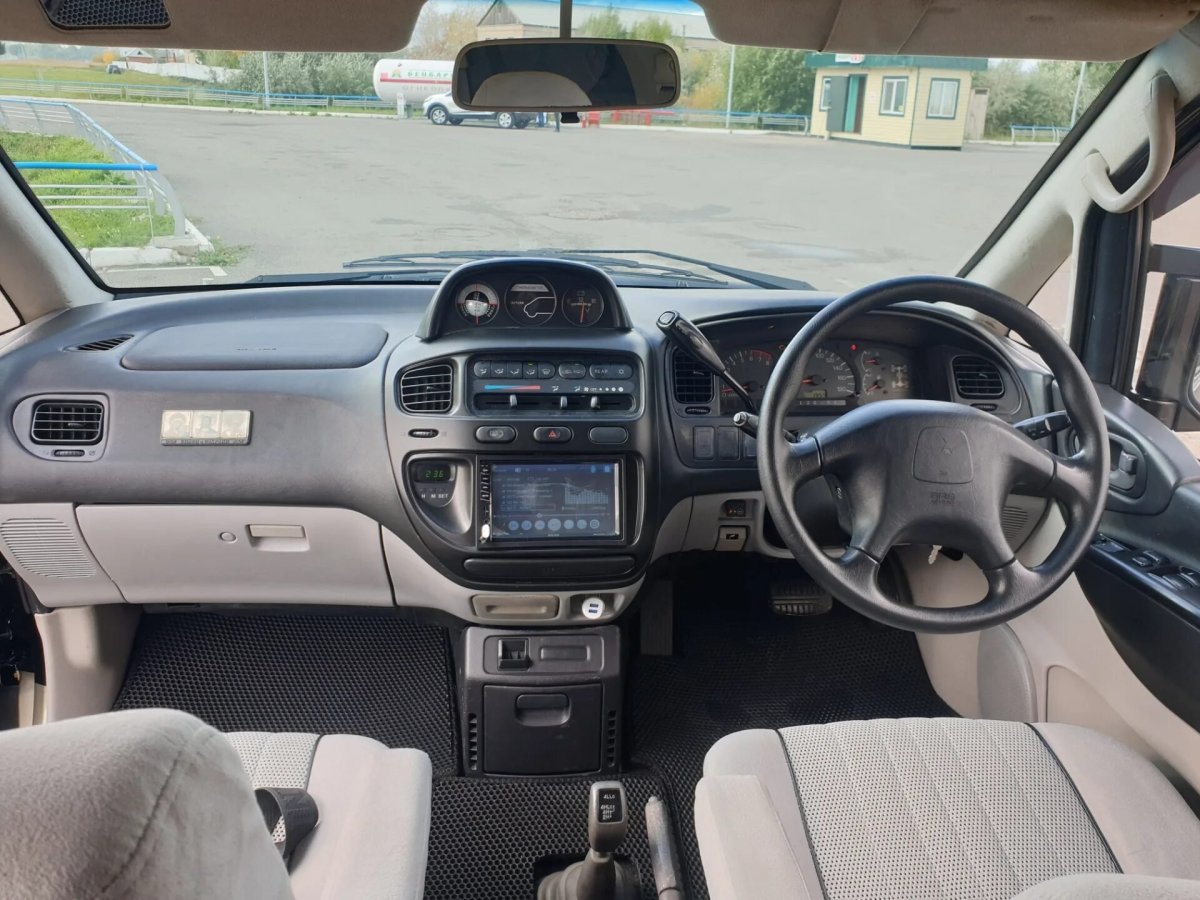 Митсубиси Делика 1998 салон