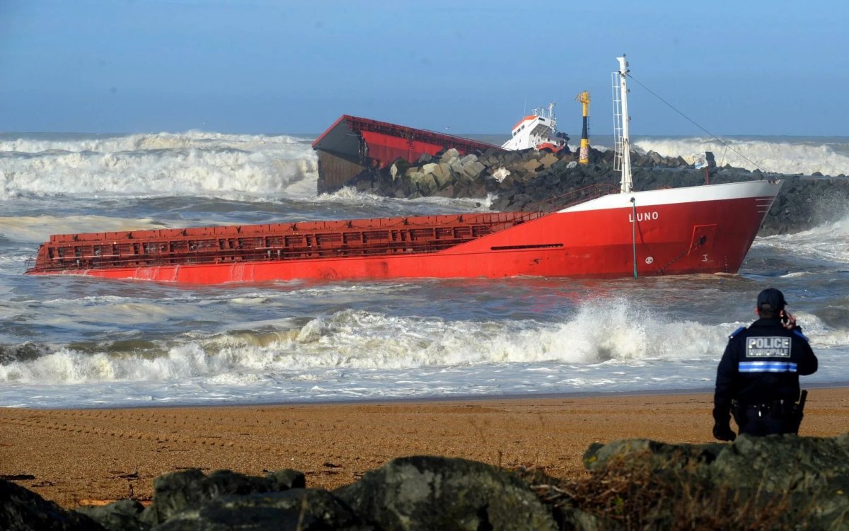 Волнорез на судне