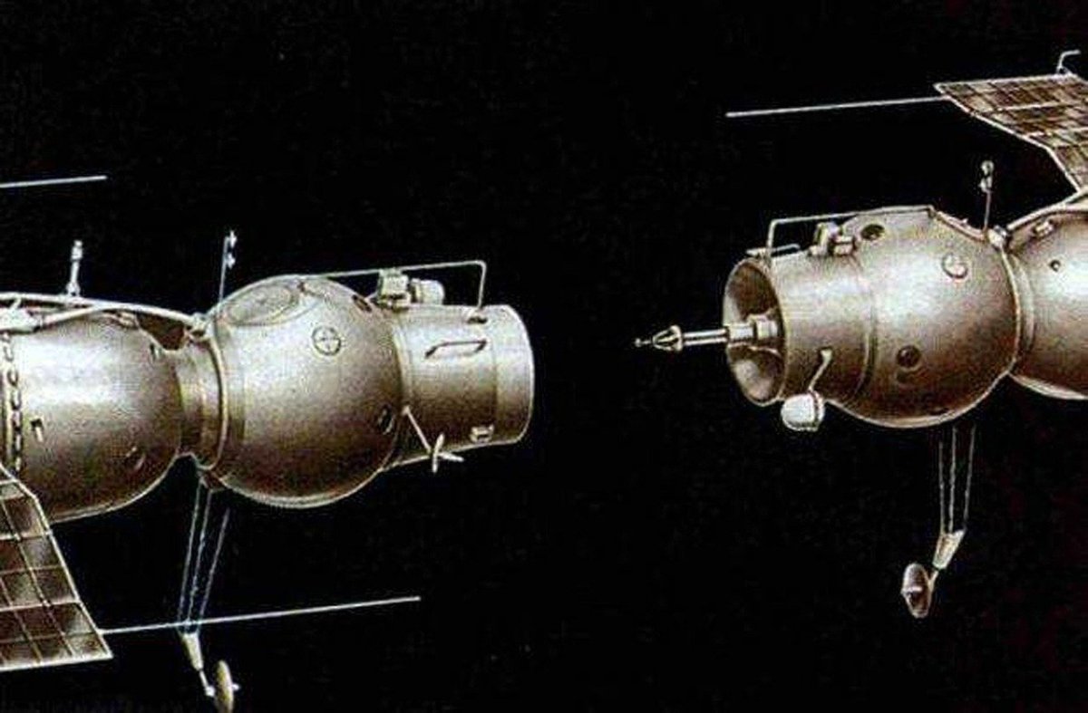 Стыковка кораблей Союз 4 и Союз 5