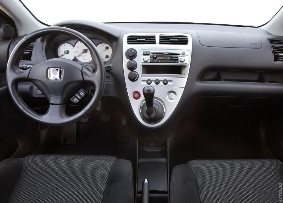 Honda Civic 2004 хэтчбек салон